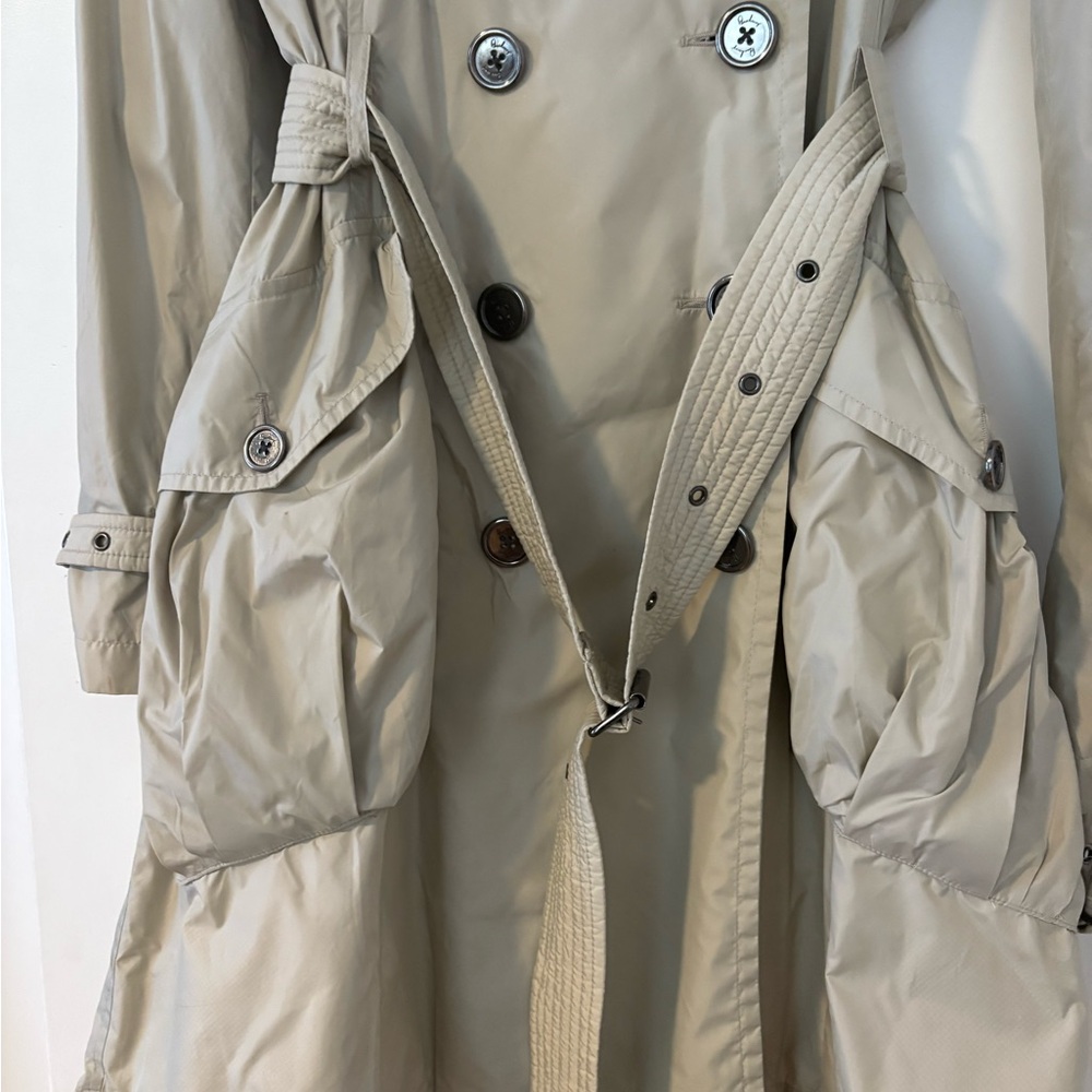 Burberry Classic Tan Trench rain Coat - Picture 9 of 11